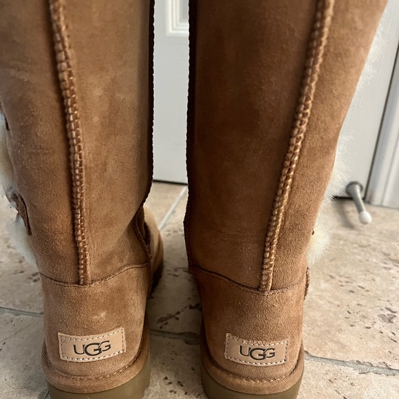 UGG boots - Picture 2 of 5